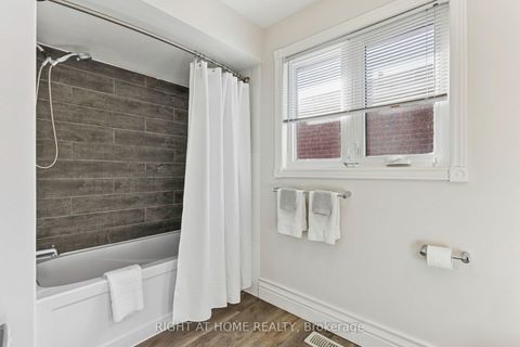 Photo 31 at 10 Claudia Avenue, West Woodbridge, Vaughan