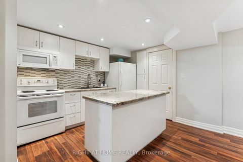 Photo 34 at 10 Claudia Avenue, West Woodbridge, Vaughan