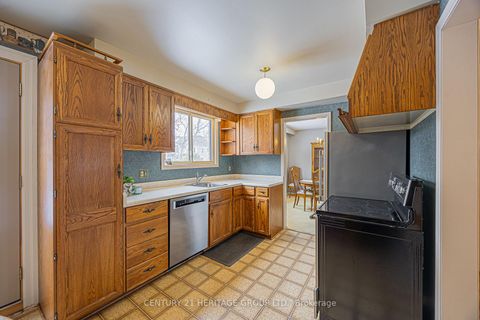 Photo 12 at 62 Fairway Drive, Aurora Highlands, Aurora