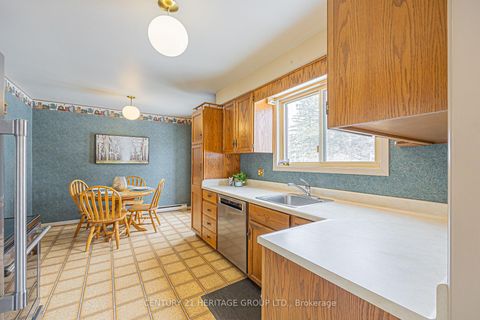 Photo 14 at 62 Fairway Drive, Aurora Highlands, Aurora