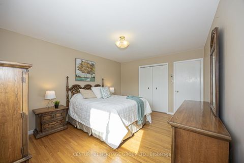 Photo 18 at 62 Fairway Drive, Aurora Highlands, Aurora