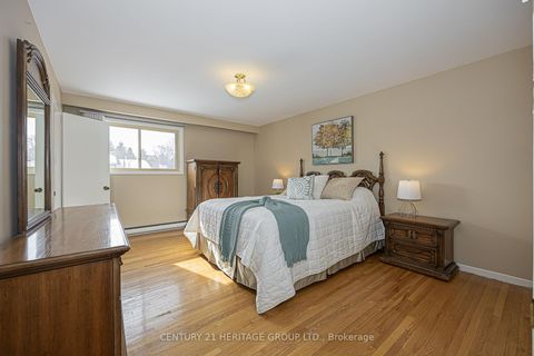 Photo 19 at 62 Fairway Drive, Aurora Highlands, Aurora