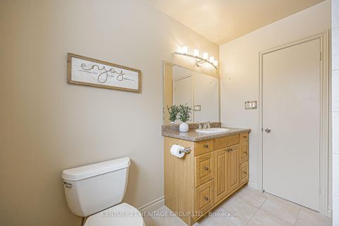 Photo 23 at 62 Fairway Drive, Aurora Highlands, Aurora