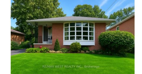 Photo 2 at 57 Alpaca Drive, Woburn, Toronto