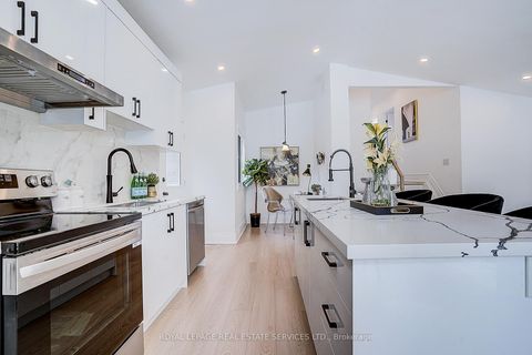 Photo 9 at 21 Holford Crescent, Sullivan, Toronto