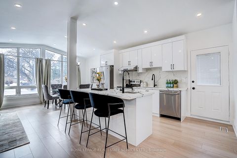 Photo 10 at 21 Holford Crescent, Sullivan, Toronto