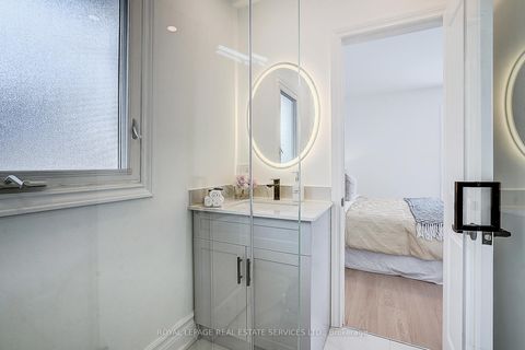 Photo 22 at 21 Holford Crescent, Sullivan, Toronto