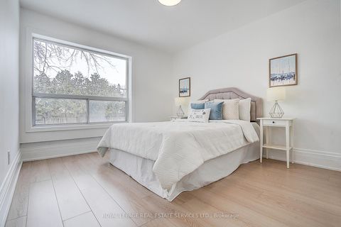 Photo 25 at 21 Holford Crescent, Sullivan, Toronto