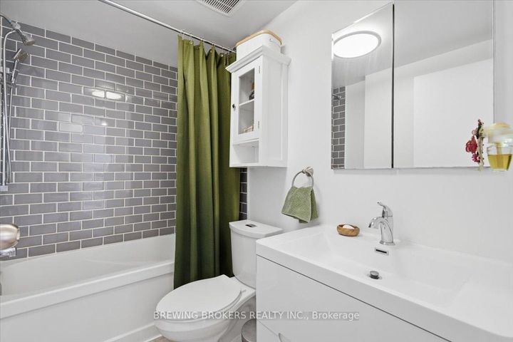 Photo 8 at 72 Thirteenth Street, New Toronto, Toronto