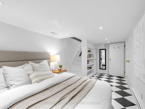 Photo 20 at 319 Wychwood Avenue, Cedarvale, Toronto