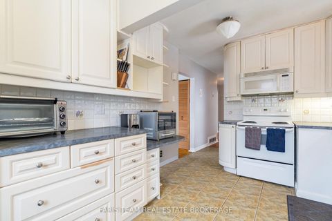 Photo 8 at 18 Newton Street, Wellington, Barrie