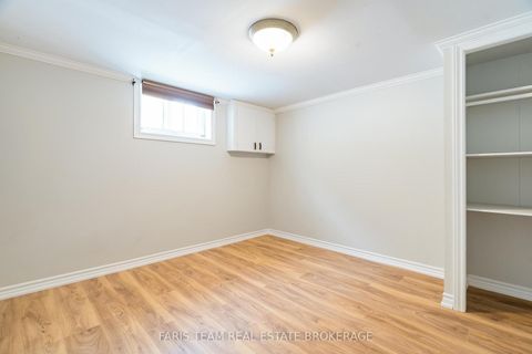 Photo 27 at 18 Newton Street, Wellington, Barrie