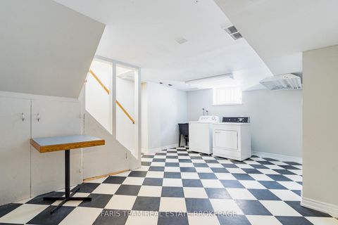 Photo 33 at 18 Newton Street, Wellington, Barrie