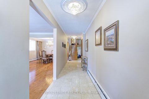 Photo 3 at 11 Ranwood Drive, Pelmo Park W4, Toronto