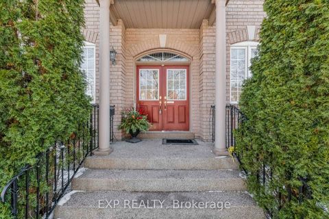 Photo 2 at 56 Moreau Trail, Birchmount, Toronto