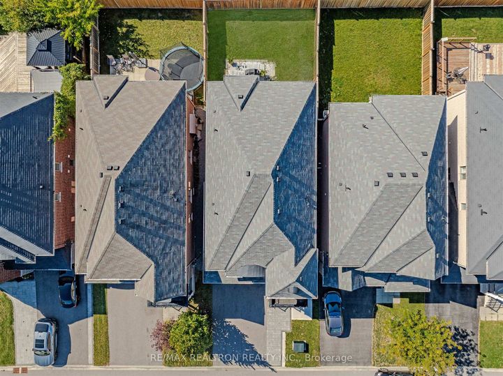 Photo 4 at 532 Mcgregor Farm Trail, Glenway Estates, Newmarket