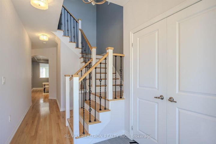 Photo 7 at 532 Mcgregor Farm Trail, Glenway Estates, Newmarket