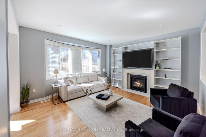 Photo 9 at 532 Mcgregor Farm Trail, Glenway Estates, Newmarket