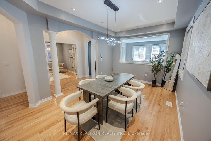 Photo 13 at 532 Mcgregor Farm Trail, Glenway Estates, Newmarket