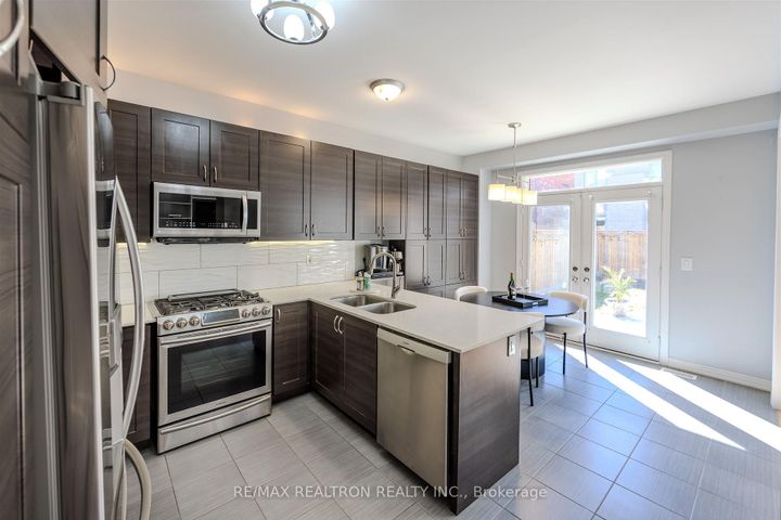 Photo 15 at 532 Mcgregor Farm Trail, Glenway Estates, Newmarket