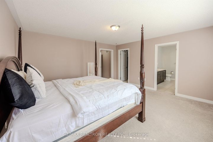 Photo 23 at 532 Mcgregor Farm Trail, Glenway Estates, Newmarket