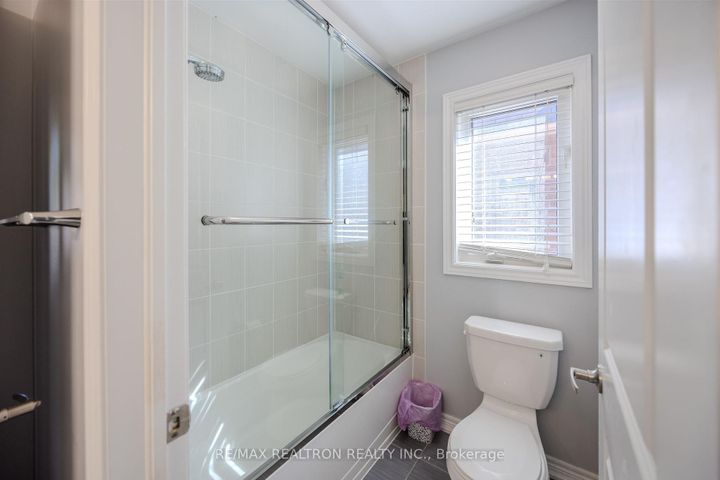 Photo 30 at 532 Mcgregor Farm Trail, Glenway Estates, Newmarket