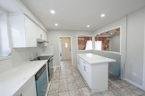Photo 7 at 812 Kennedy Road, Ionview, Toronto