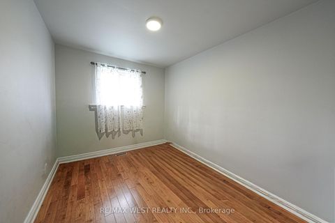 Photo 9 at 812 Kennedy Road, Ionview, Toronto