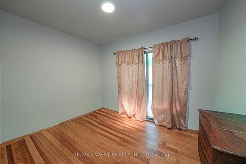 Photo 11 at 812 Kennedy Road, Ionview, Toronto