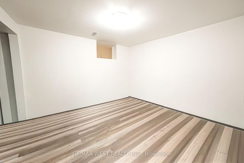 Photo 18 at 812 Kennedy Road, Ionview, Toronto