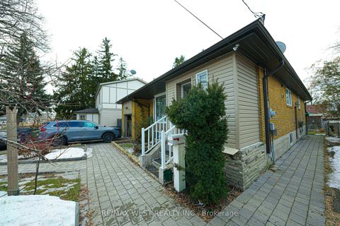 Photo 20 at 812 Kennedy Road, Ionview, Toronto