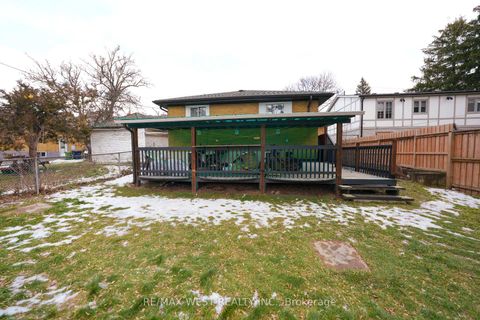 Photo 27 at 812 Kennedy Road, Ionview, Toronto