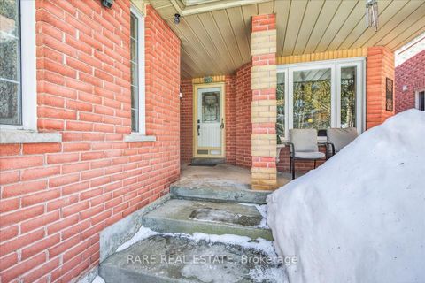 Photo 3 at 28 Hawkins Drive, Ardagh, Barrie