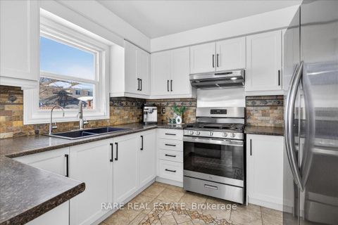 Photo 10 at 28 Hawkins Drive, Ardagh, Barrie