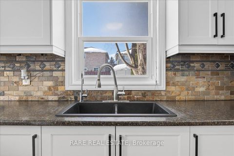 Photo 11 at 28 Hawkins Drive, Ardagh, Barrie