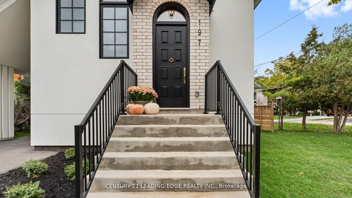 Photo 2 at 197 Glen Oak Drive, WO West, Oakville