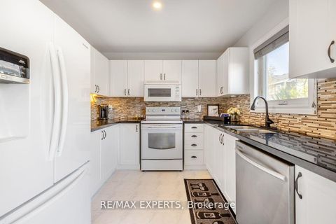 Photo 13 at 10 Snowden Avenue, Shore, Barrie