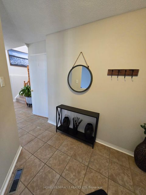 Photo 4 at 29 Nicholson Drive, Ardagh, Barrie