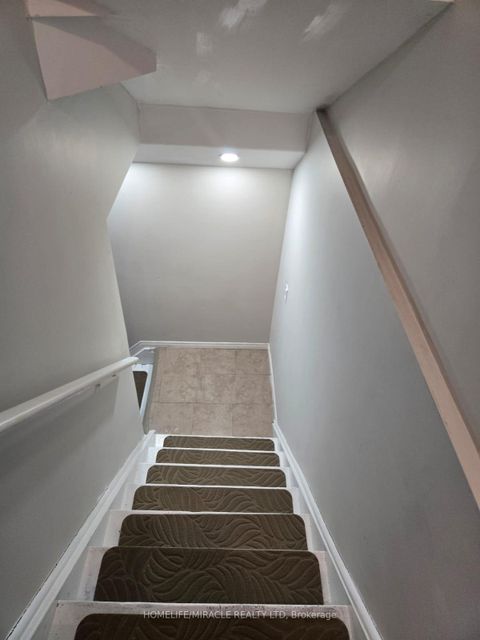 Photo 32 at 29 Nicholson Drive, Ardagh, Barrie