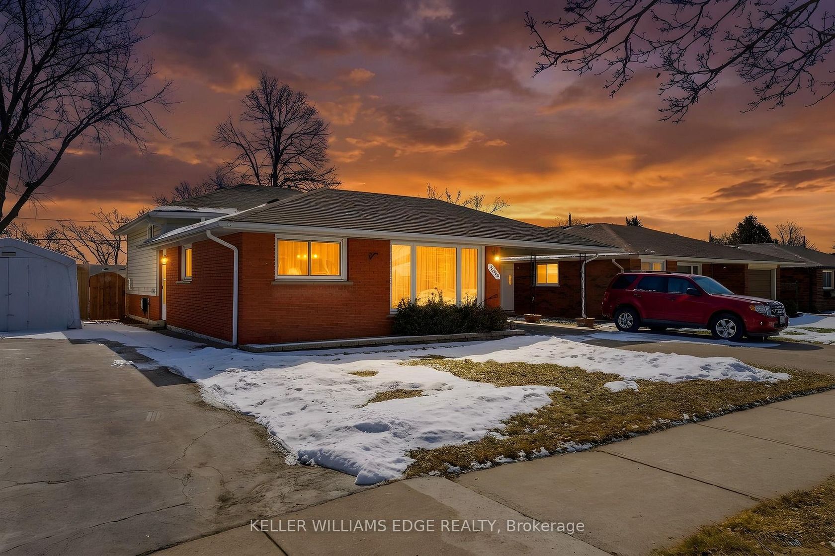2426 Tait Avenue, Mountainside, Burlington by Loree Meneguzzi Real Estate 2426 Tait Avenue, Mountainside, Burlington