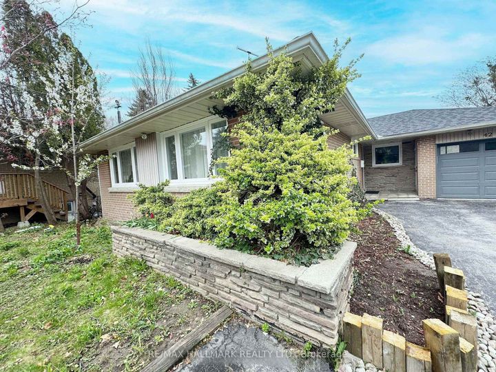 Photo 1 at 42 Millgate Crescent, Bayview Village, Toronto