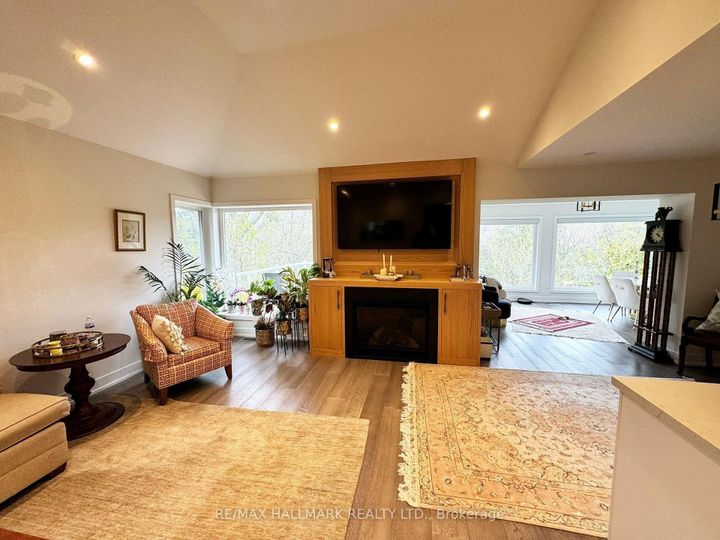 Photo 3 at 42 Millgate Crescent, Bayview Village, Toronto