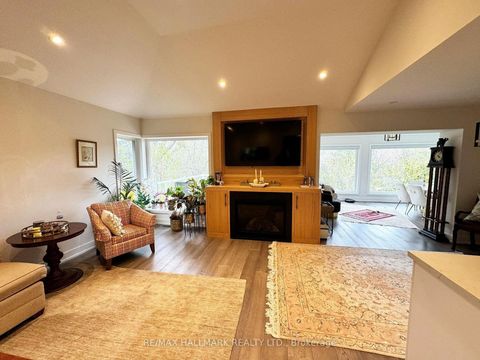 Photo 3 at 42 Millgate Crescent, Bayview Village, Toronto