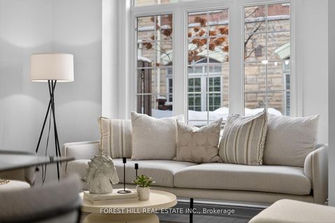 Photo 1 at 17 - 8 Brighton Place, Yorkhill, Vaughan