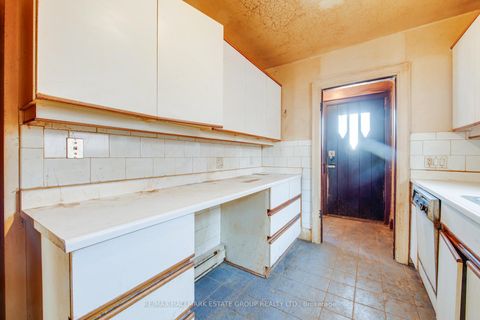 Photo 11 at 85 Kings Park Boulevard, East York, Toronto