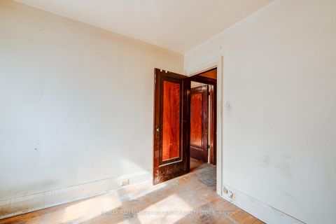 Photo 18 at 85 Kings Park Boulevard, East York, Toronto