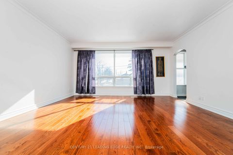 Photo 1 at 206 Cass Avenue, Sullivan, Toronto
