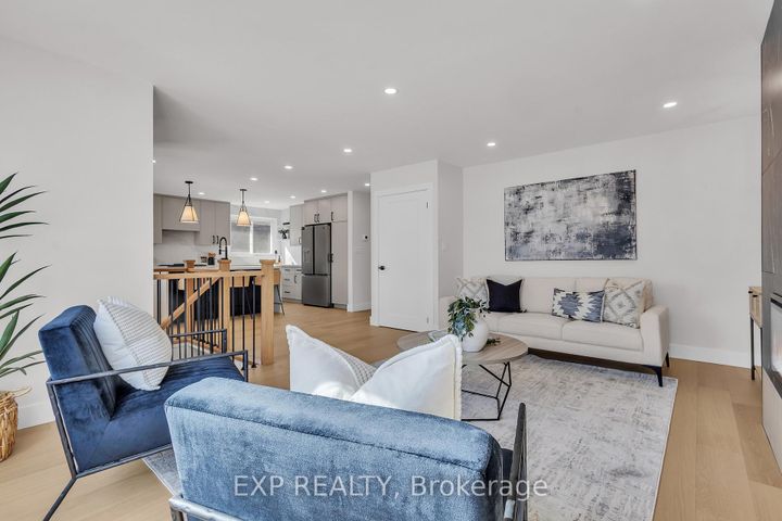 Photo 3 at 4185 Sutherland Crescent, Shoreacres, Burlington