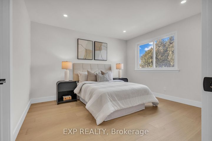 Photo 14 at 4185 Sutherland Crescent, Shoreacres, Burlington