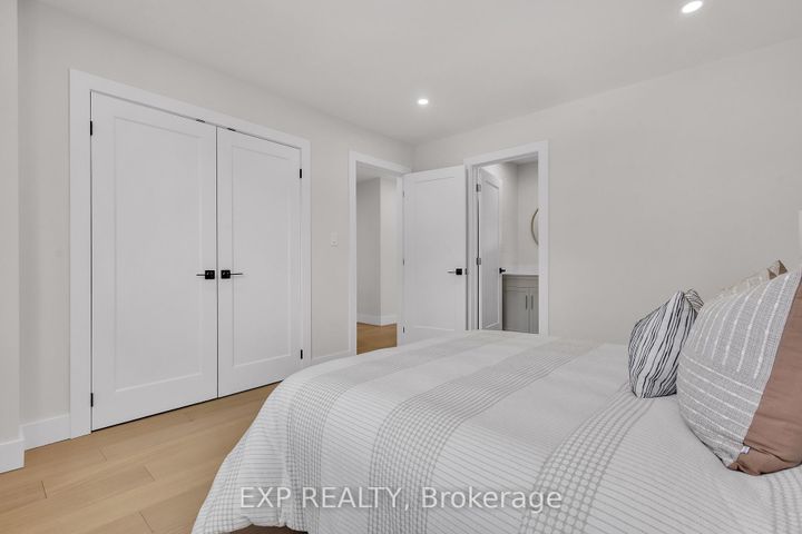 Photo 15 at 4185 Sutherland Crescent, Shoreacres, Burlington